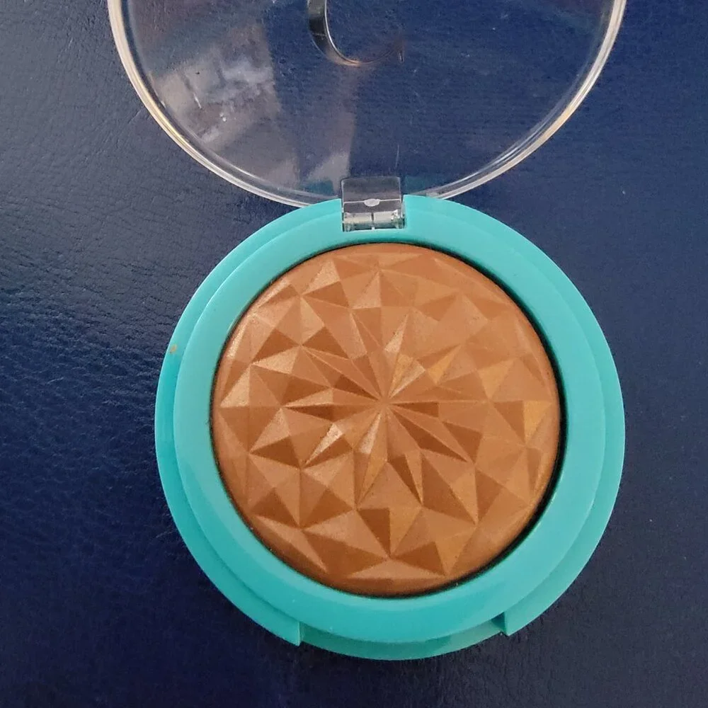 Carmindy & Co makeup Bronzer Aloha and Bright Eyes Concealer Medium